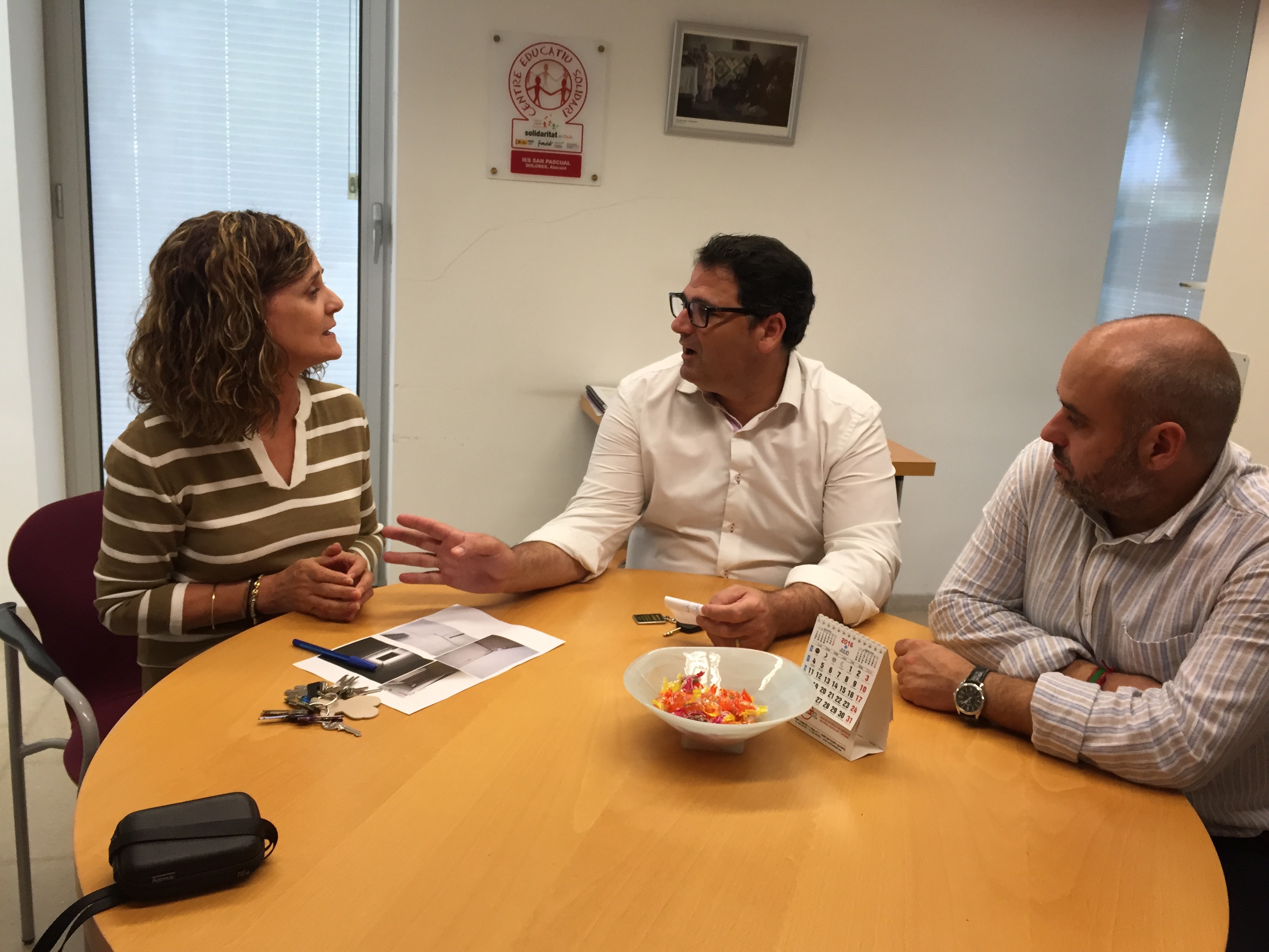 Toni Vaquer se compromete a que la Generalitat solucione los problemas del IES San Pascual