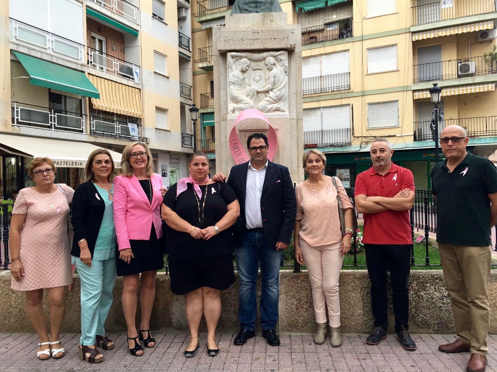Dolores se tiñe de rosa Contra el Cáncer de Mama