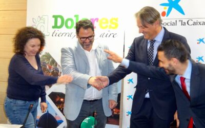 El Ayuntamiento de Dolores y CaixaBank juntos para llevar a cabo el programa de ayudas a niños en riesgo de exclusión social