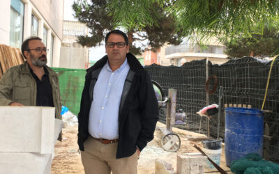 El alcalde supervisa las obras del Colegio Público San Francisco de Asís, que se realizan dentro del Plan Edificant