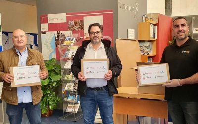 El Ayuntamiento reparte tablets entre alumnos del IES San Pascual que no disponen de medios informáticos