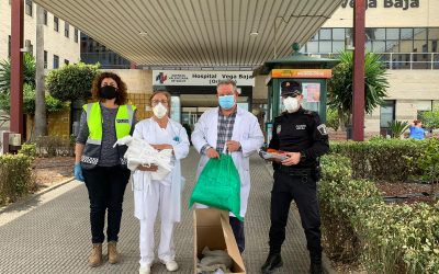 La Policía Local de Dolores hace entrega al Hospital Vega Baja de material sanitario donado por vecinos de Dolores