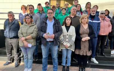 Dolores se concentra en las puertas del Ayuntamiento contra la violencia machista